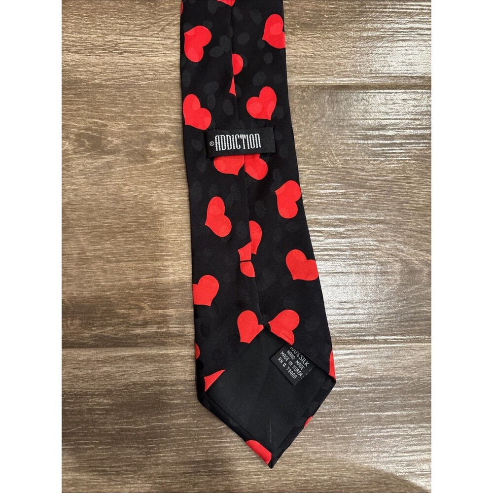 Valentine's Y2K Addiction Bubble Red Heart 100 Silk Men’s Neck Tie‎ 4 in Wide - Picture 4 of 9